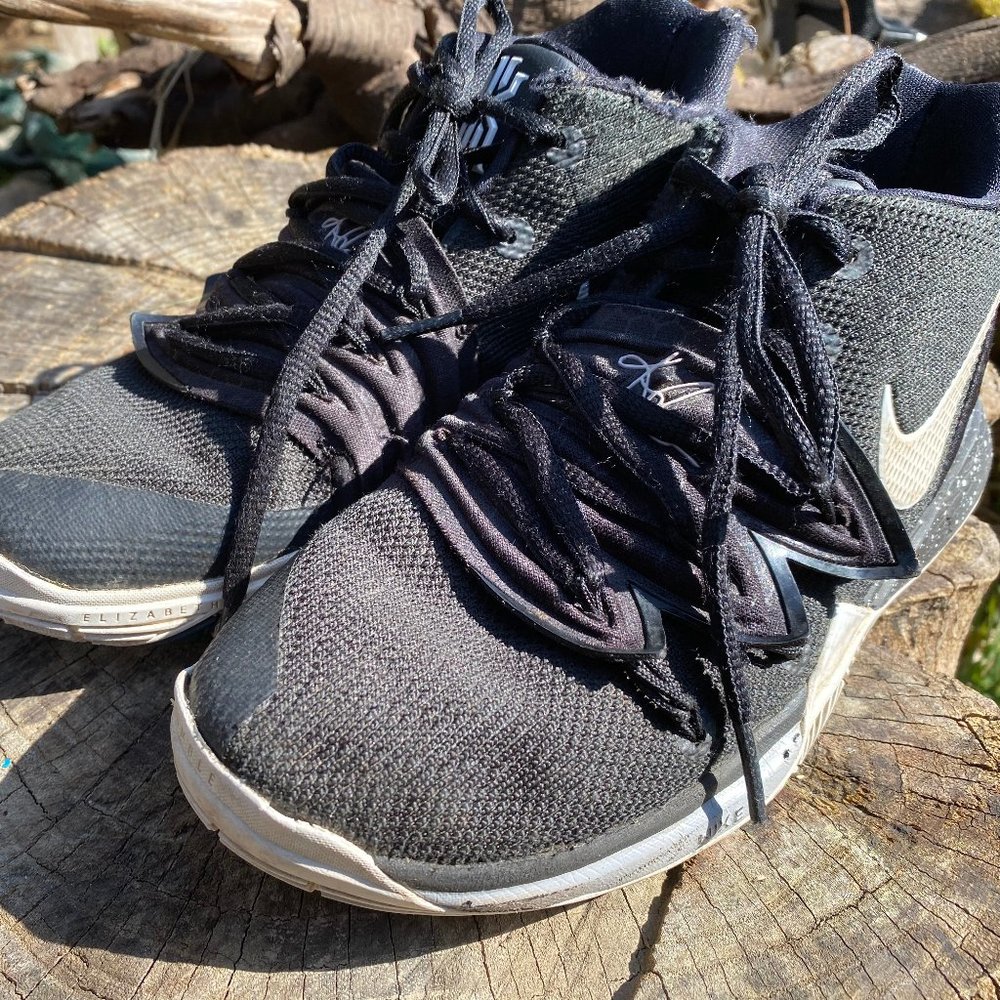 Nike AQ245-901 Boy's Black Magic Flytrap Sneakers